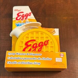 Vintage Kellogg’s Eggo Waffle Warm and Pour Waffle Shaped Syrup Dispenser 2011